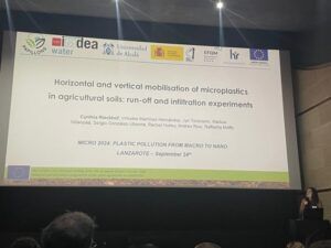 Investigadoras de IMDEA Agua presentan sus trabajos sobre microplásticos en MICRO2024